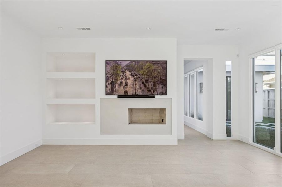 Spacious, unfurnished interior of a new home in , Dallas (Image 15).