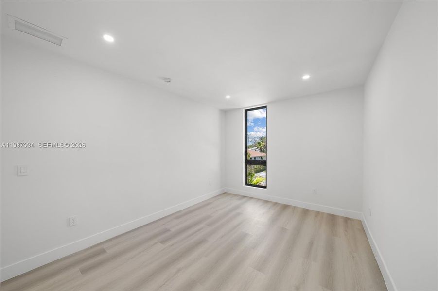 Spacious, unfurnished interior of a new home in , Miami (Image 45).