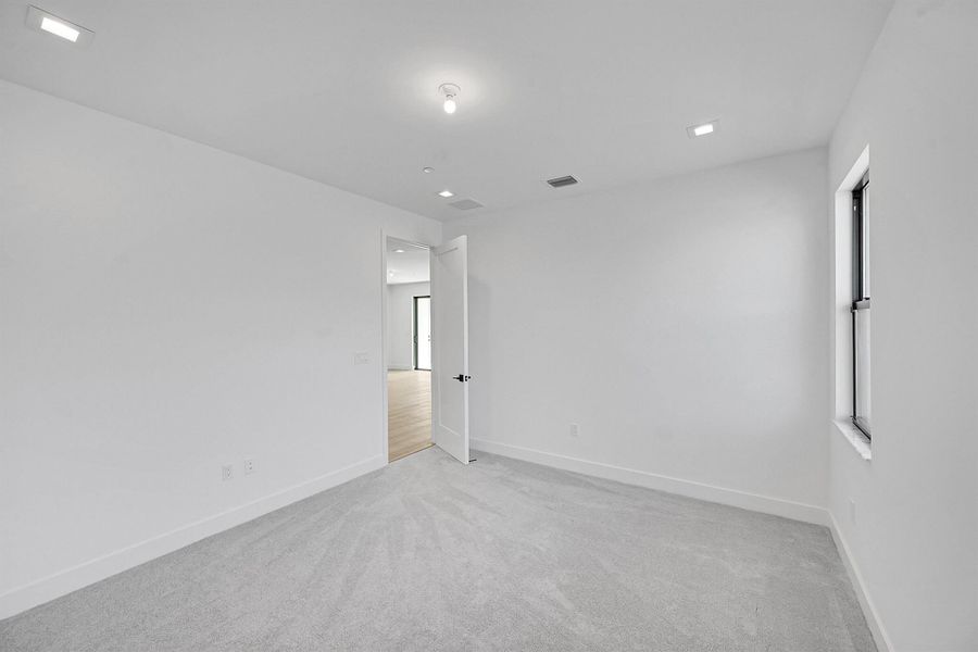 Spacious, unfurnished interior of a new home in Apex at Avenir, Palm Beach Gardens (Image 48).