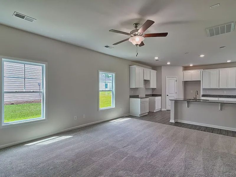 Spacious, unfurnished interior of a new home in Emanuel Creek, West Columbia (Image 7).