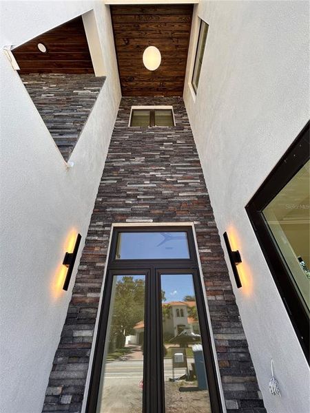 Spacious, unfurnished interior of a new home in , Tampa (Image 43).