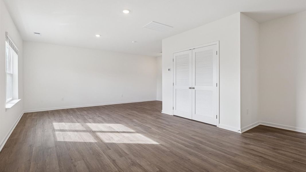 Spacious, unfurnished interior of a new home in Whispering Springs, Maryville (Image 33).
