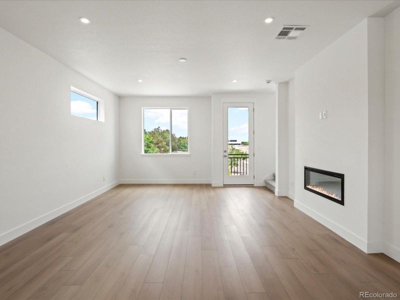 Spacious, unfurnished interior of a new home in Ascent at Inverness, Englewood (Image 25).