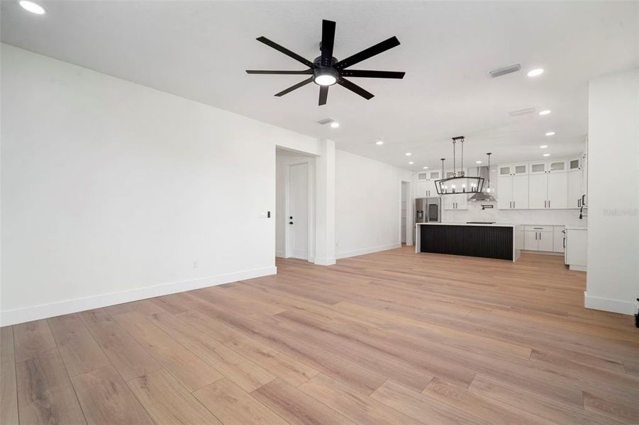 Spacious, unfurnished interior of a new home in , Apollo Beach (Image 47).