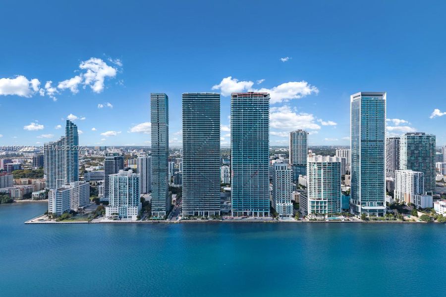 Condo located in Miami, FL showcasing its design and architecture (Image 20).