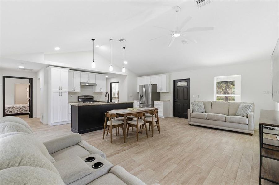 Furnished interior view inside a new home in , Arcadia (Image 16).
