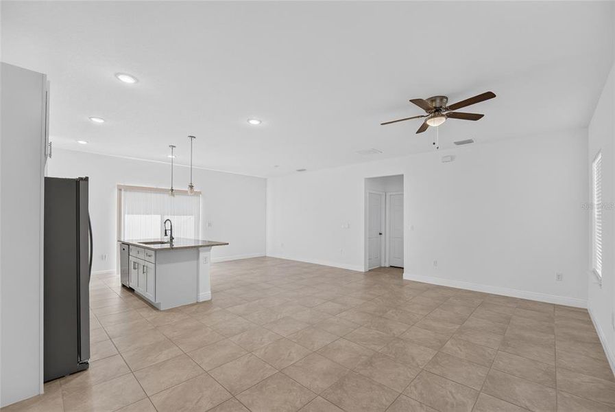 Spacious, unfurnished interior of a new home in , Ocala (Image 12).