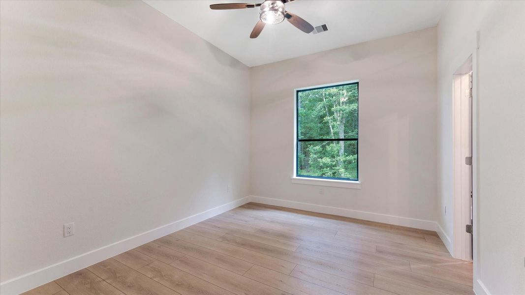 Spacious, unfurnished interior of a new home in , Conroe (Image 29).