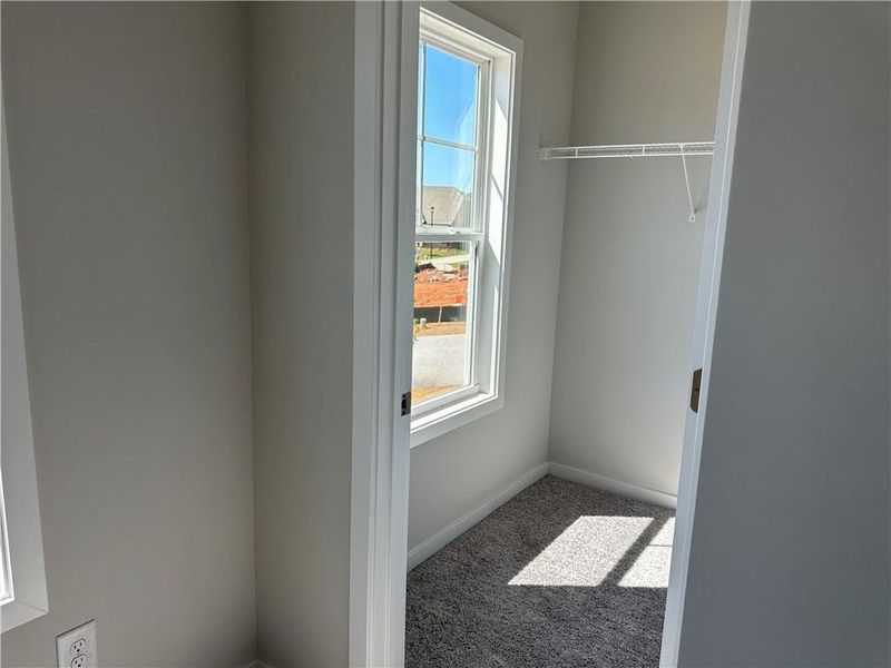 Spacious, unfurnished interior of a new home in Rosewood Lake Preserve, Hoschton (Image 20).