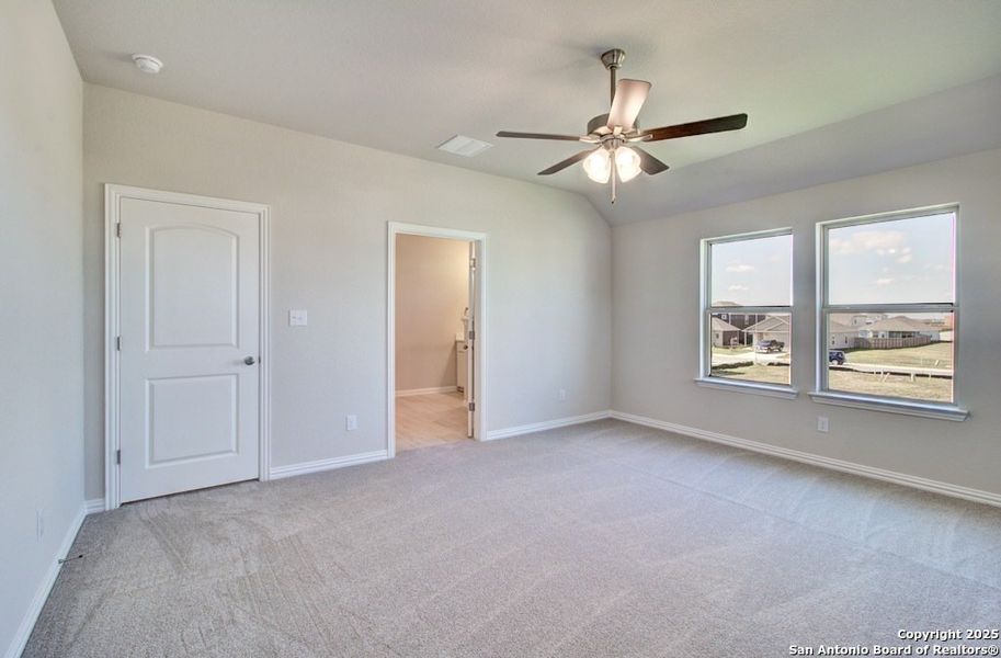 Spacious, unfurnished interior of a new home in Dauer Ranch, New Braunfels (Image 25). Spacious, unfurnished interior of a new home in Dauer Ranch, New Braunfels (Image 25).