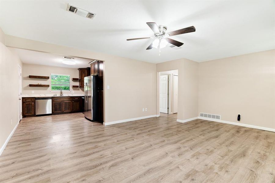 Spacious, unfurnished interior of a new home in , Paris (Image 11).