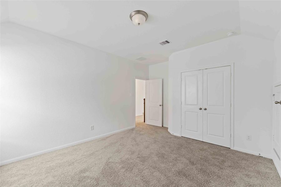 Spacious, unfurnished interior of a new home in Sunterra, Katy (Image 25).