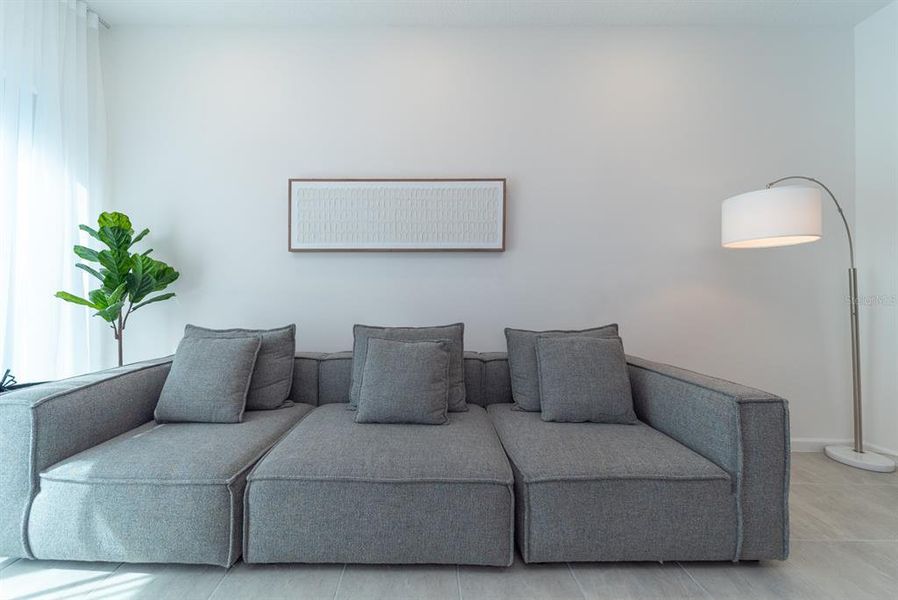 Furnished interior view inside a new home in , Orlando (Image 7).