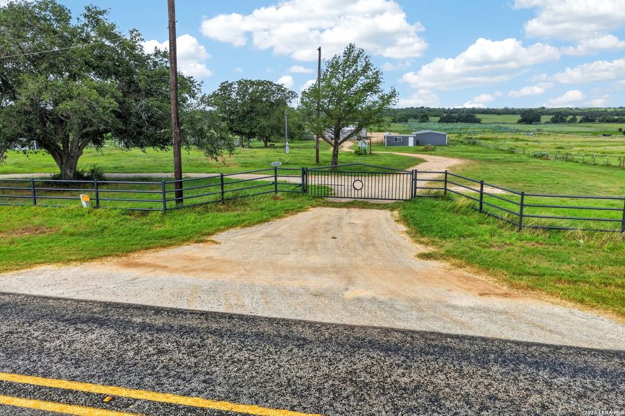 Natural landscape and outdoor views near  in Floresville (Image 29).
