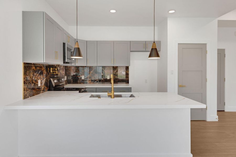 A modern and stylish breakfast bar offers an efficient and inviting space for morning meals and casual gatherings.