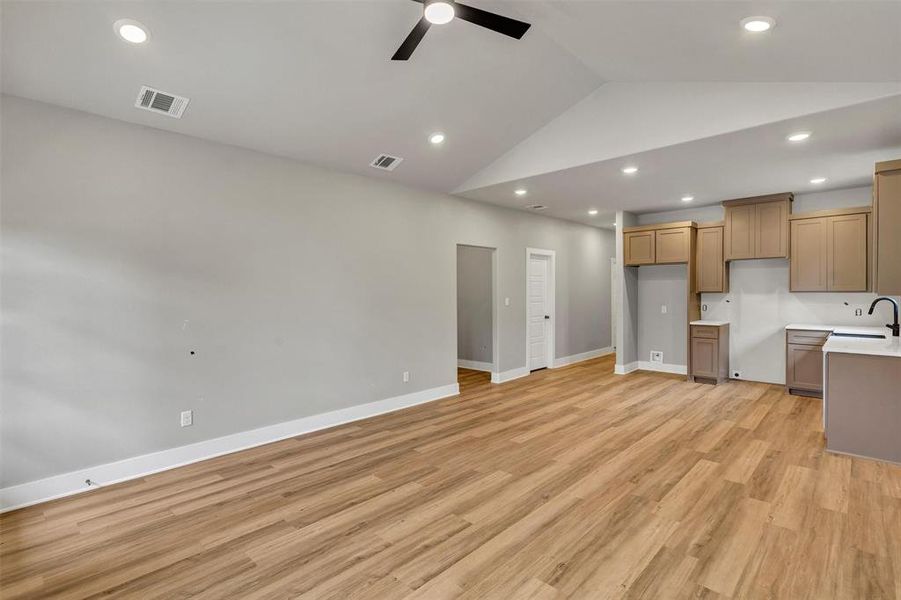 Spacious, unfurnished interior of a new home in , Granbury (Image 18).