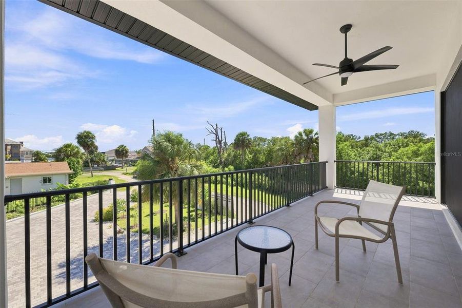Exterior details and patio area of a home in , Port Richey (Image 4).