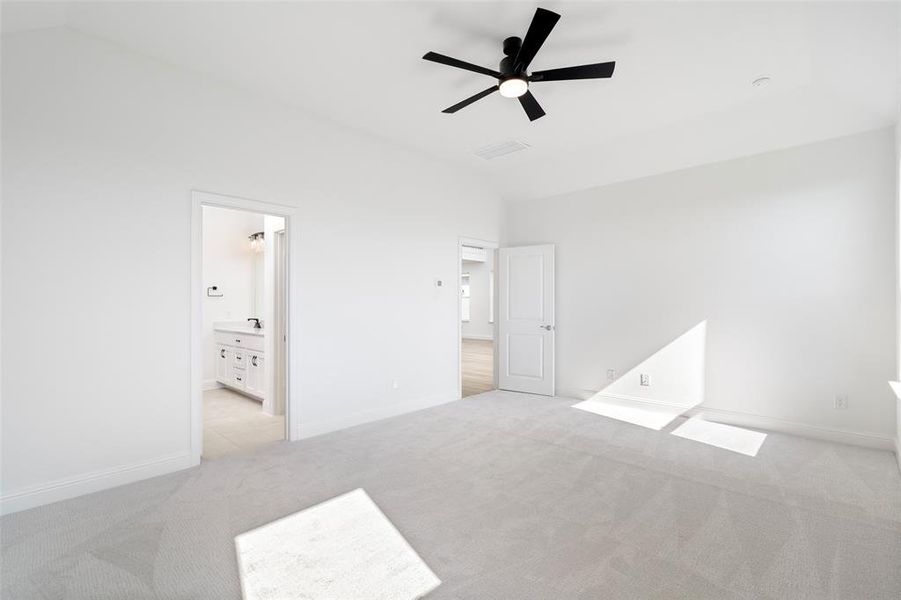 Spacious, unfurnished interior of a new home in Wildflower Ranch, Fort Worth (Image 29). Spacious, unfurnished interior of a new home in Wildflower Ranch, Fort Worth (Image 29).