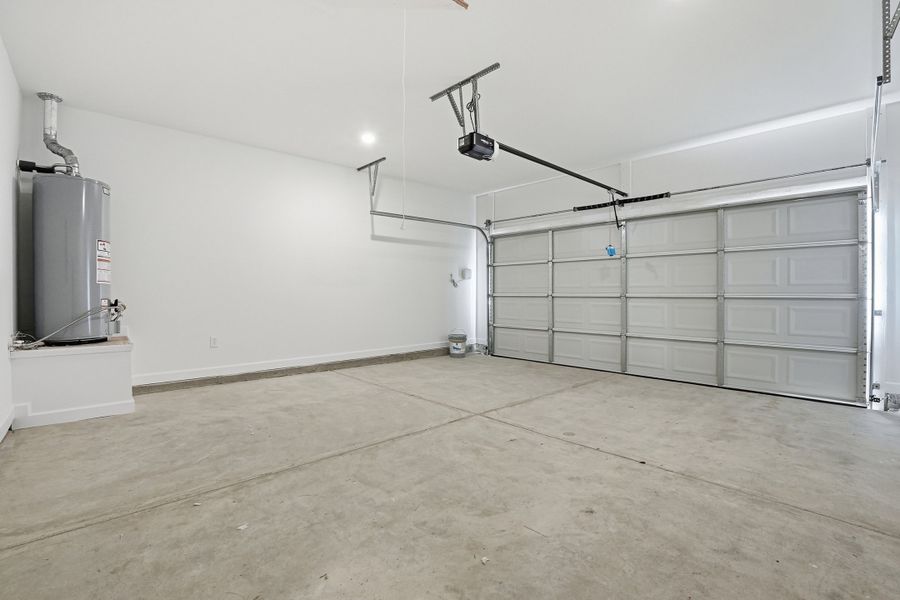 Spacious, unfurnished interior of a new home in Southern Day Chateau, Baker (Image 35).