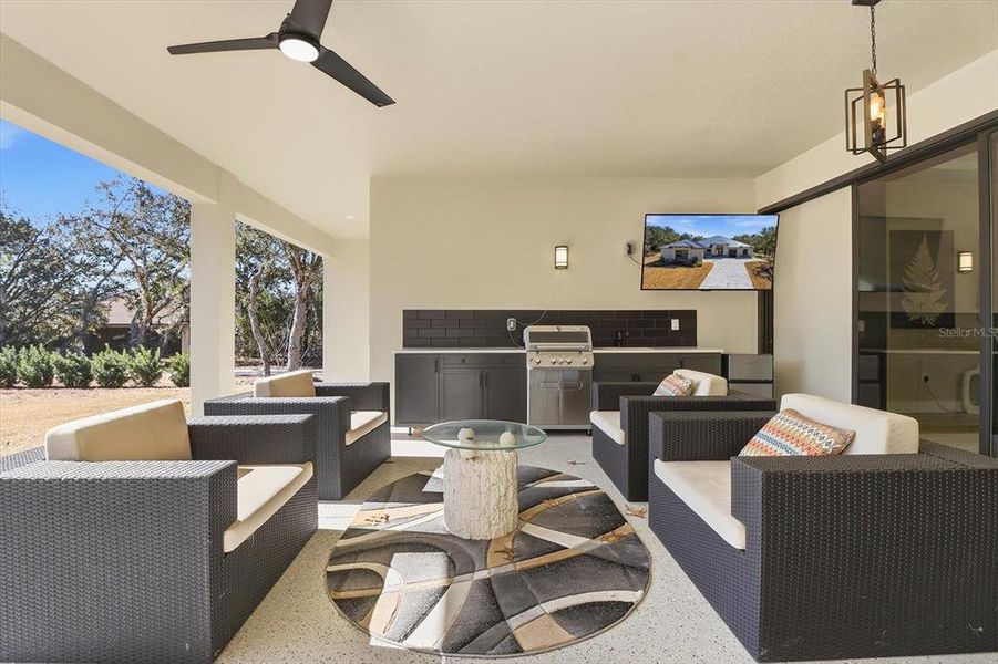 Exterior details and patio area of a home in , Lecanto (Image 29).
