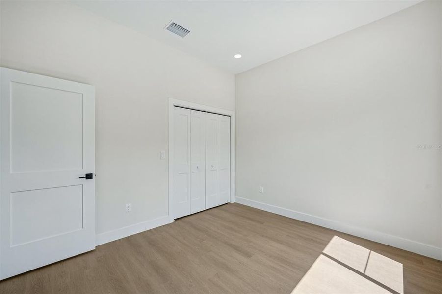 Spacious, unfurnished interior of a new home in , Largo (Image 18).