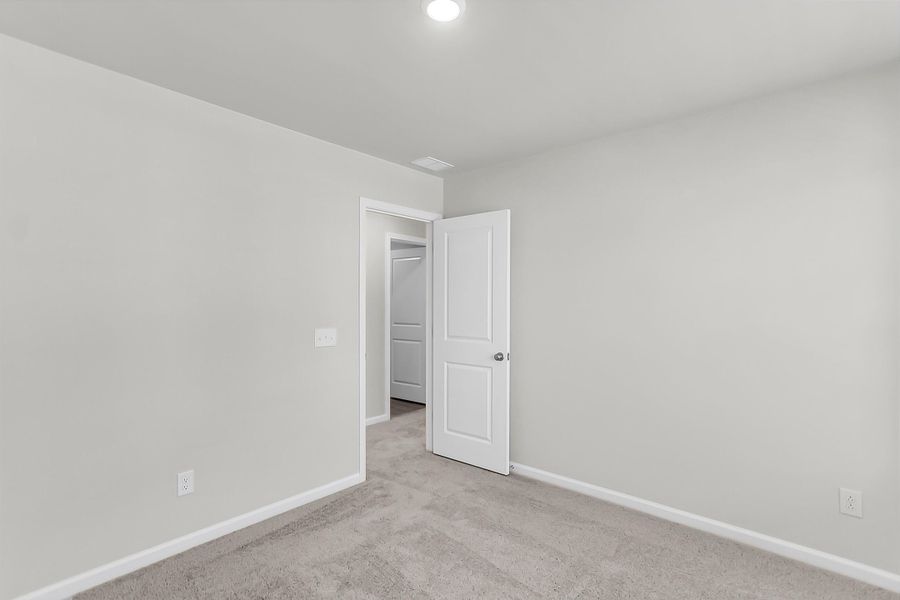 Spacious, unfurnished interior of a new home in Six Oaks, Summerville (Image 17).