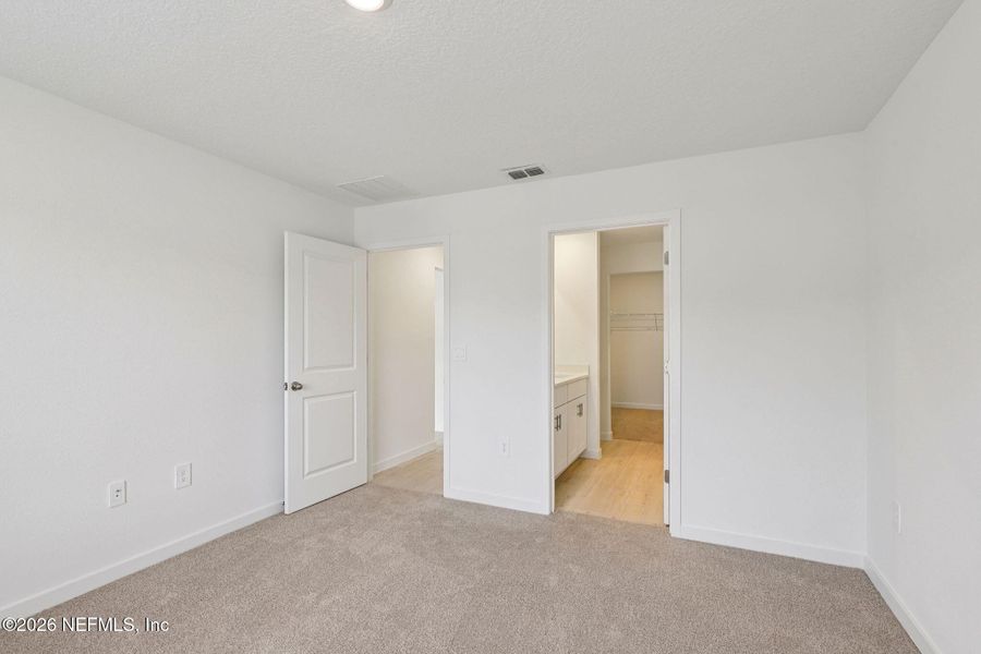 Spacious, unfurnished interior of a new home in Kings Preserve, Jacksonville (Image 28).
