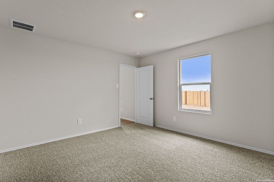 Spacious, unfurnished interior of a new home in Swenson Heights, Seguin (Image 24).