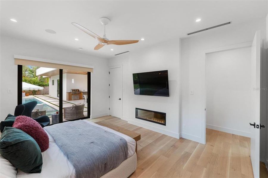 Furnished interior view inside a new home in , Sarasota (Image 65).