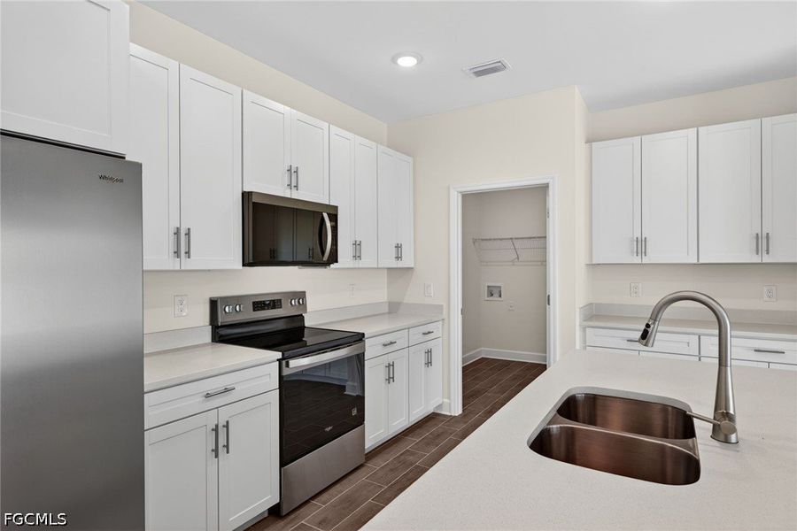 Furnished interior view inside a new home in Cape Coral, Cape Coral (Image 5).