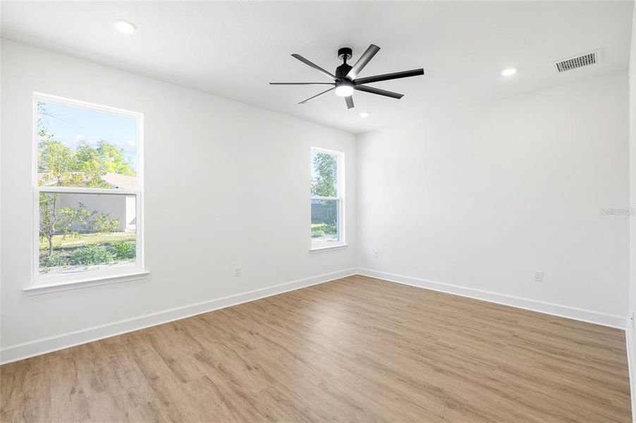 Spacious, unfurnished interior of a new home in , Spring Hill (Image 32).