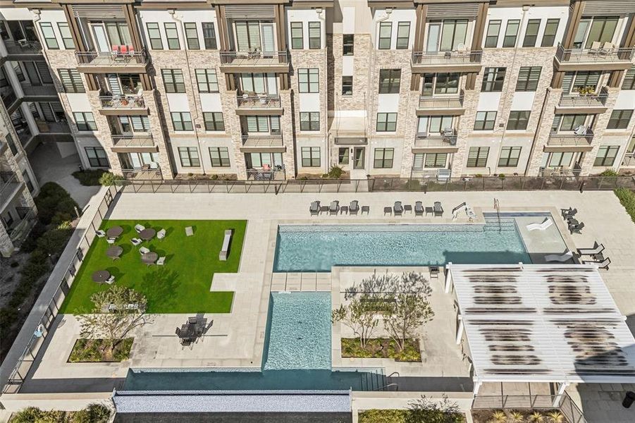 Condo located in Carrollton, TX showcasing its design and architecture (Image 4). Condo located in Carrollton, TX showcasing its design and architecture (Image 4).