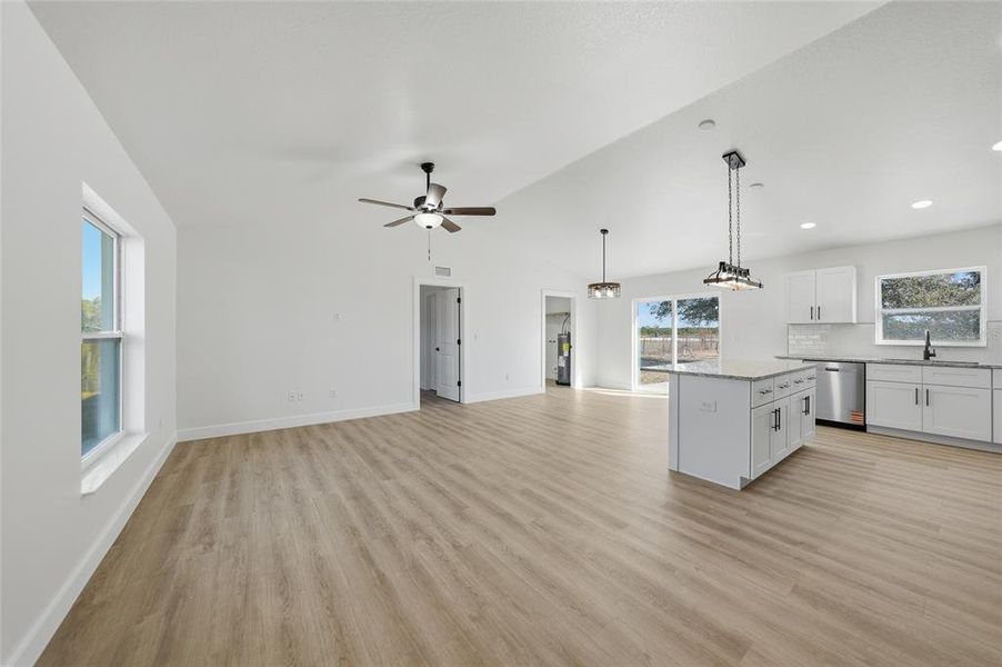 Spacious, unfurnished interior of a new home in , Arcadia (Image 18).