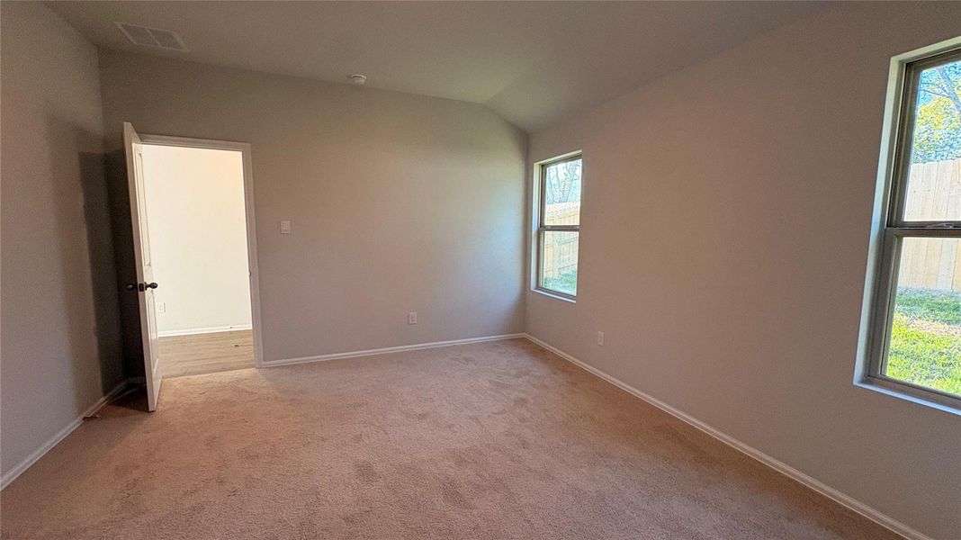 Spacious, unfurnished interior of a new home in Dove Crossing, Navasota (Image 14).