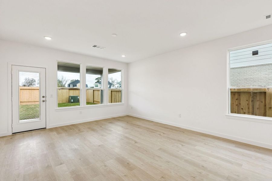 Spacious, unfurnished interior of a new home in Ellerden, Tomball (Image 29).