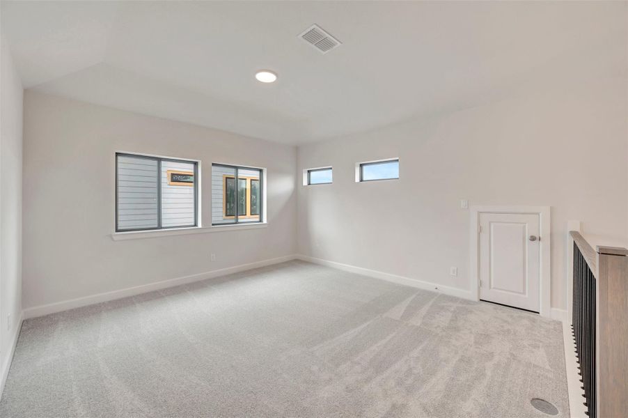 Spacious, unfurnished interior of a new home in Sienna - Landmark Row Collection, Missouri City (Image 27). Spacious, unfurnished interior of a new home in Sienna - Landmark Row Collection, Missouri City (Image 27).
