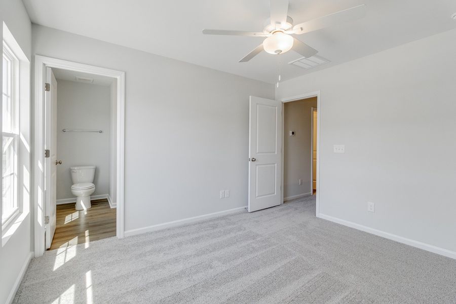 Spacious, unfurnished interior of a new home in Astoria, Columbia (Image 23).