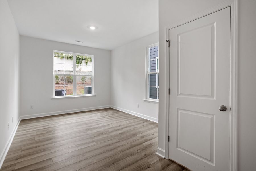 Spacious, unfurnished interior of a new home in Georgias Landing, Raleigh (Image 26).
