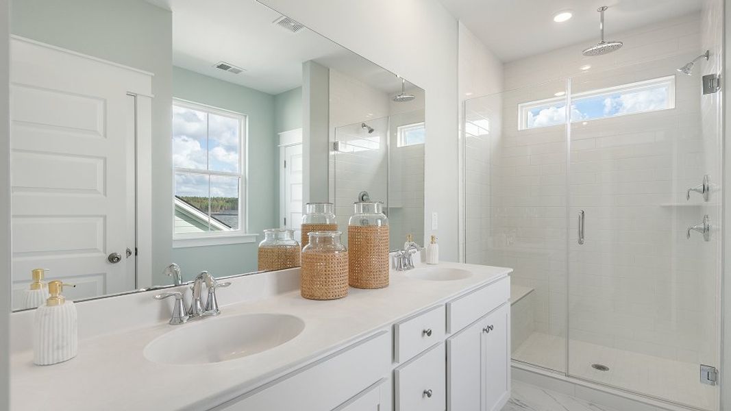 2855 Fletcher Owners Bath 1of2 F2 8 6 25 2855 Fletcher Owners Bath 1of2 F2 8 6 25