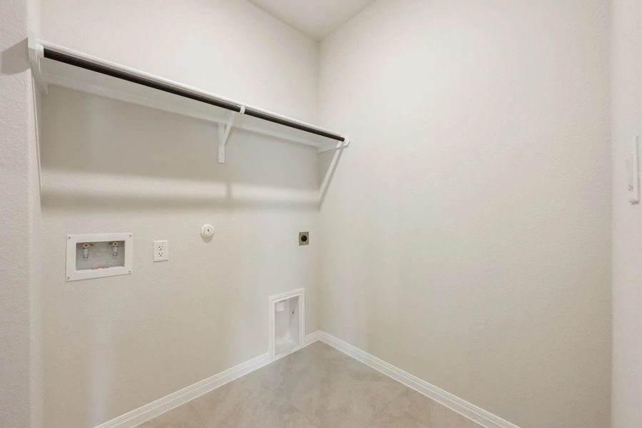 Spacious, unfurnished interior of a new home in Rolling Glen, Hutto (Image 20).