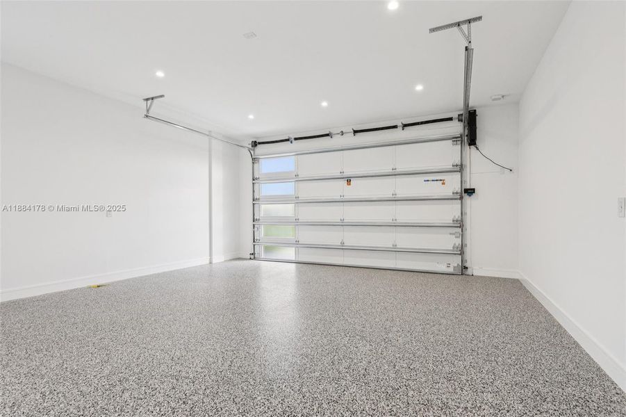 Spacious, unfurnished interior of a new home in , Miami (Image 9).