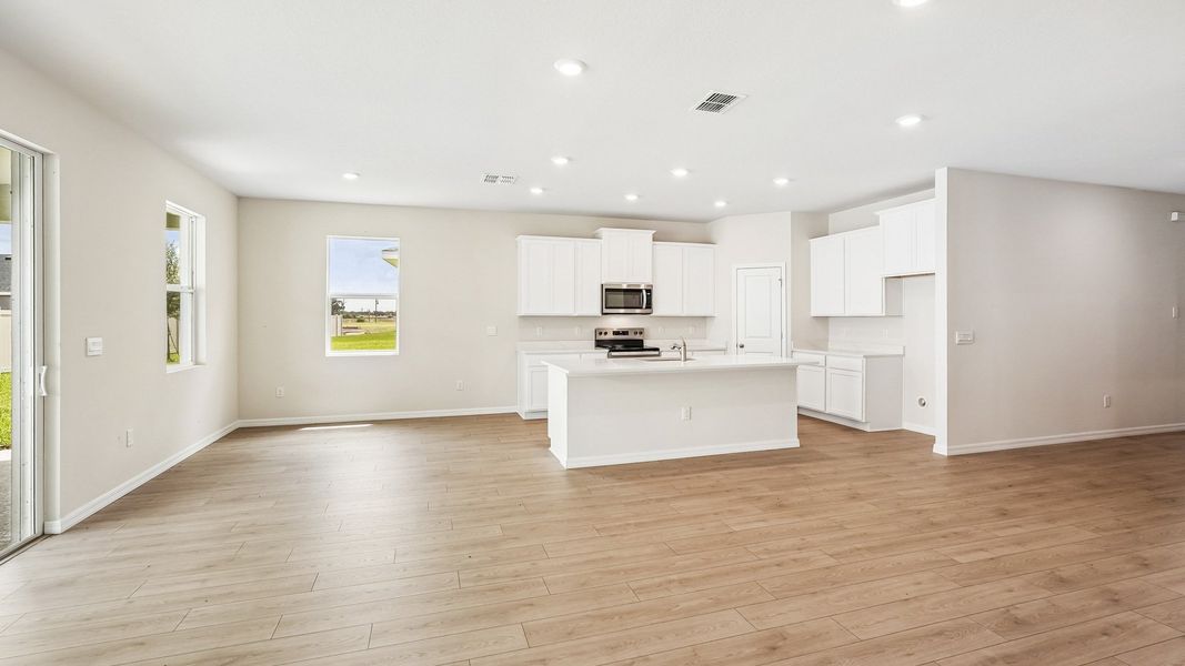 Representative unfurnished interior of a home built from the Lantana by D.R. Horton in Silverstone North, Palmetto (Image 16).