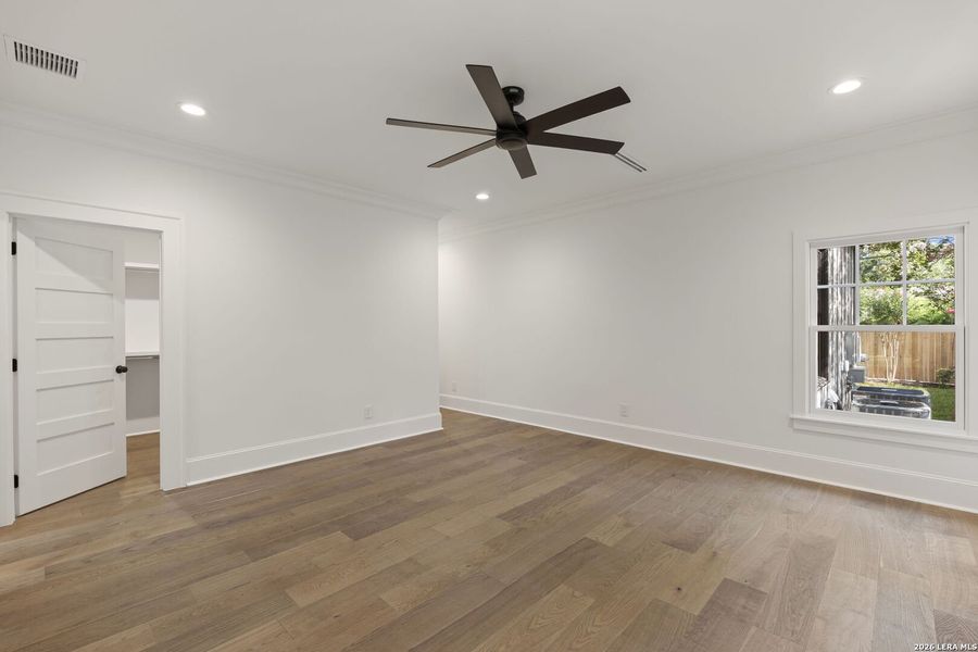 Spacious, unfurnished interior of a new home in , San Antonio (Image 42).