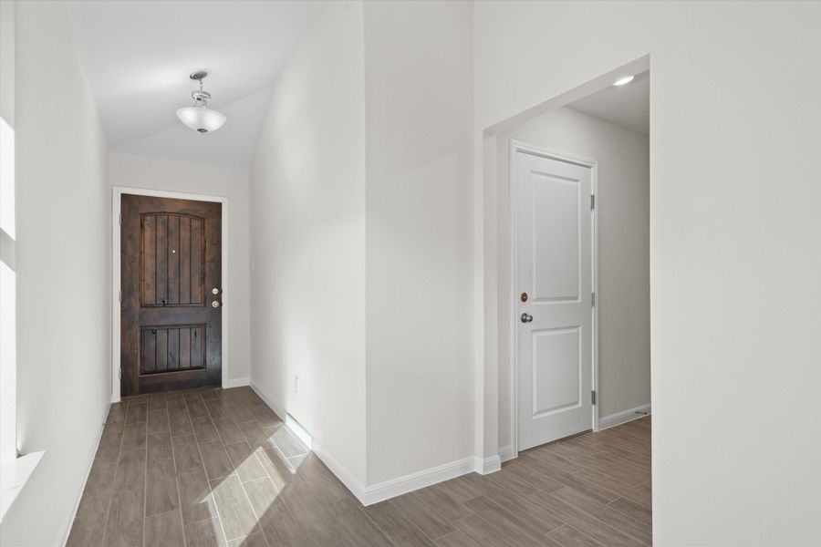 Spacious, unfurnished interior of a new home in Morningstar, Georgetown (Image 21).