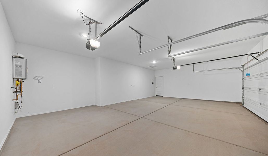 Representative unfurnished interior of a home built from the Lakeway - H40L by D.R. Horton in Sycamore Vista, Vail (Image 41).