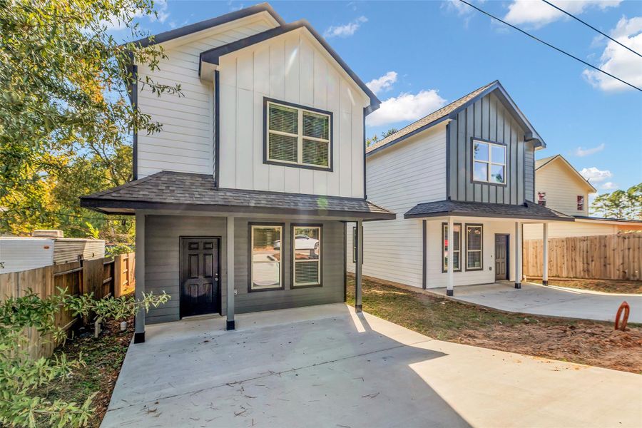 Front exterior of a new home in , Willis, TX, highlighting curb appeal (Image 1). Front exterior of a new home in , Willis, TX, highlighting curb appeal (Image 1).