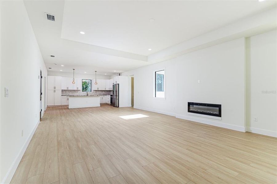 Spacious, unfurnished interior of a new home in , Tampa (Image 30).
