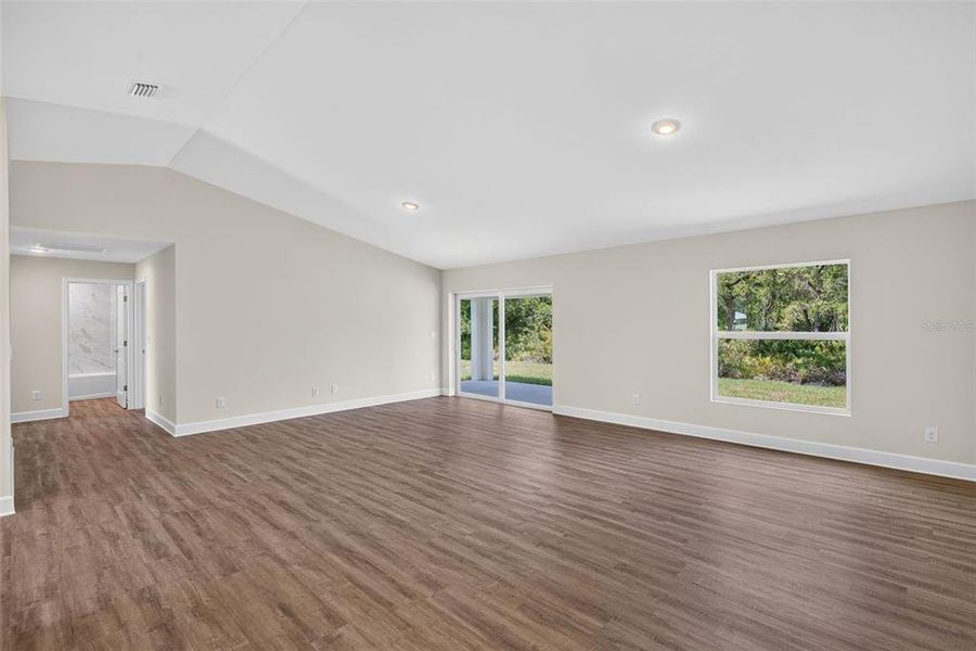 Spacious, unfurnished interior of a new home in , Port Charlotte (Image 20).