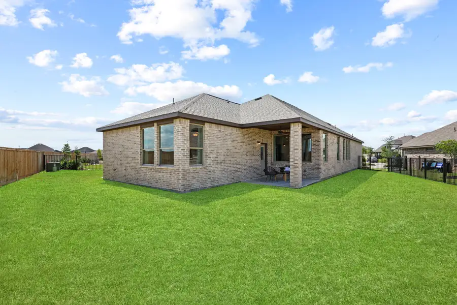 Exterior details and patio area of a home in Wildrye, Waller (Image 3).