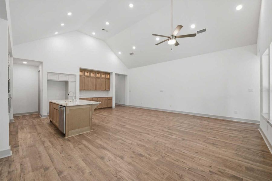 Spacious, unfurnished interior of a new home in COLTON, Todd Mission (Image 15).